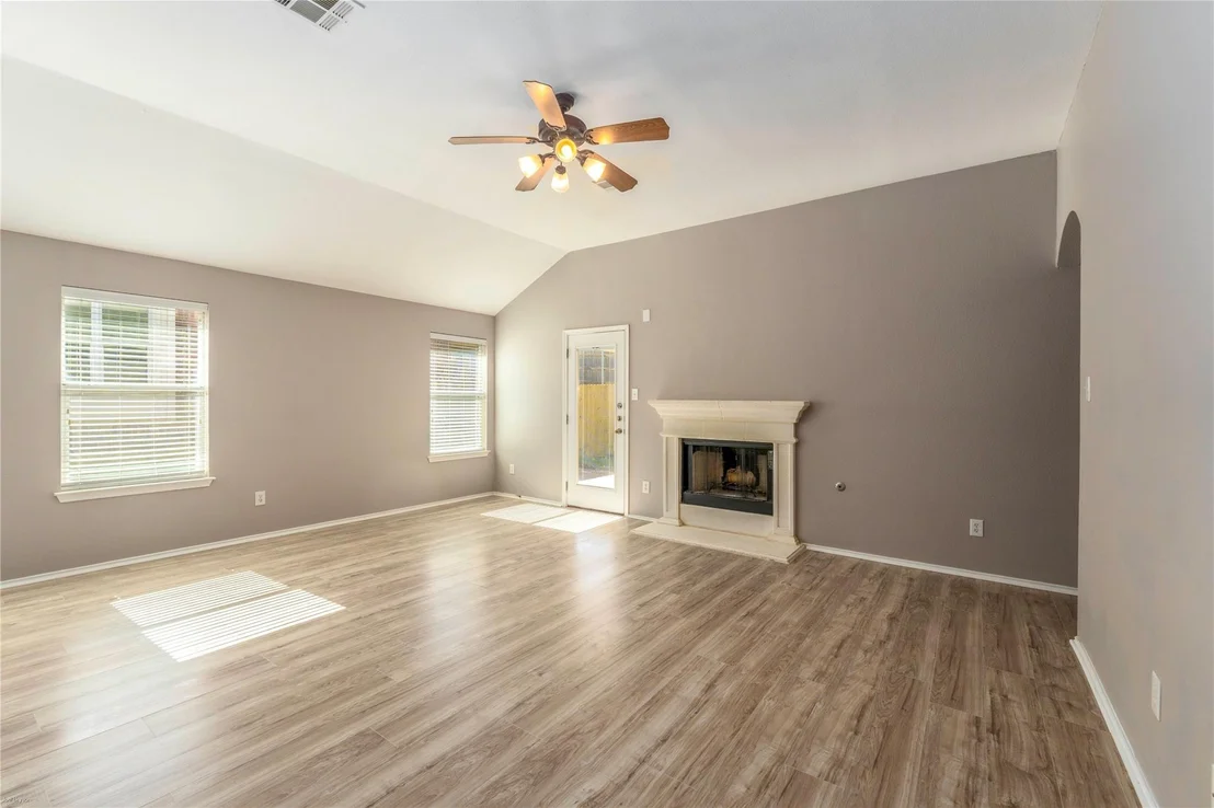 Photo of 249 Ashwood N