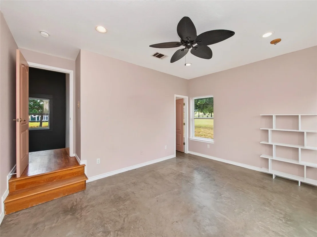 Photo of 245 Country LN