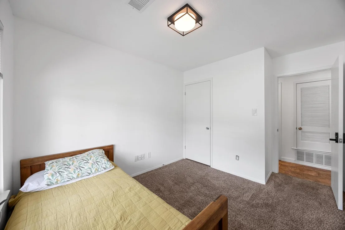 Photo of 1100 Parker CIR