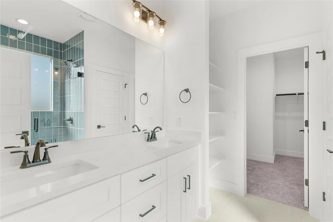 Photo of 105 Carmen CV