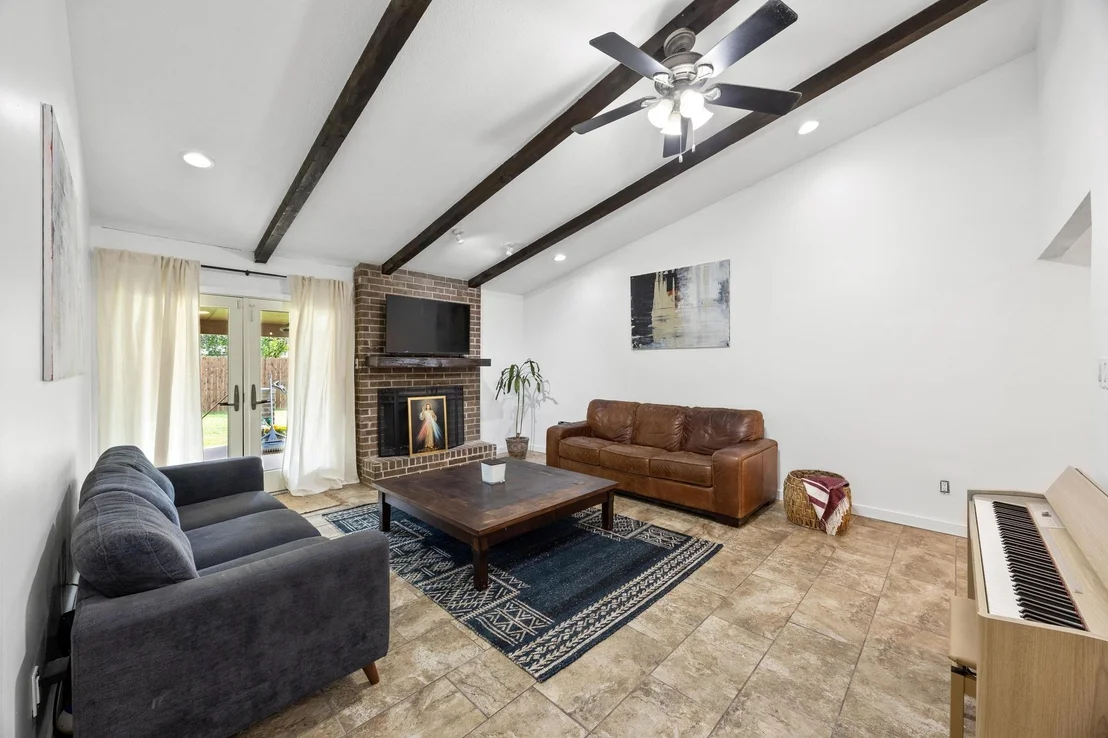 Photo of 1100 Parker CIR