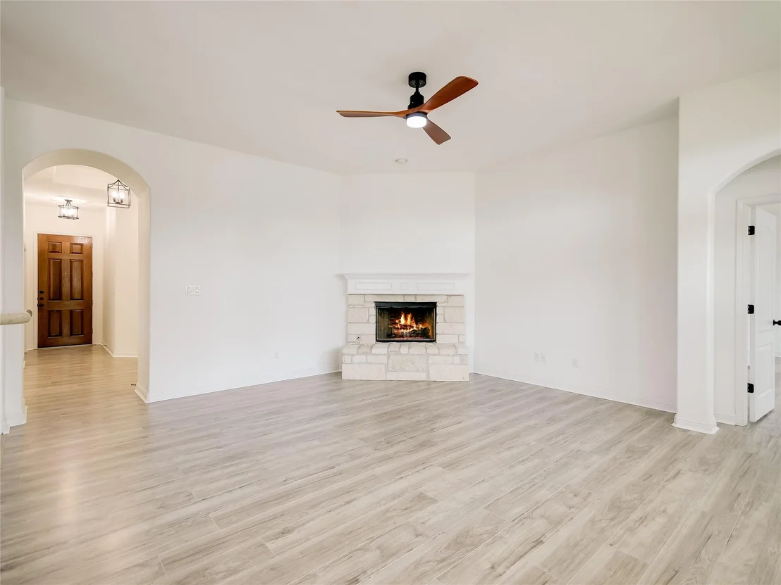 Photo of 15701 Sayan CV