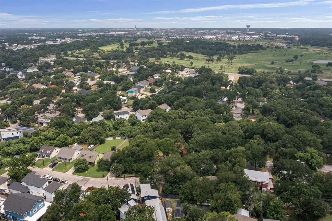 Photo of 4100 Leslie Ave