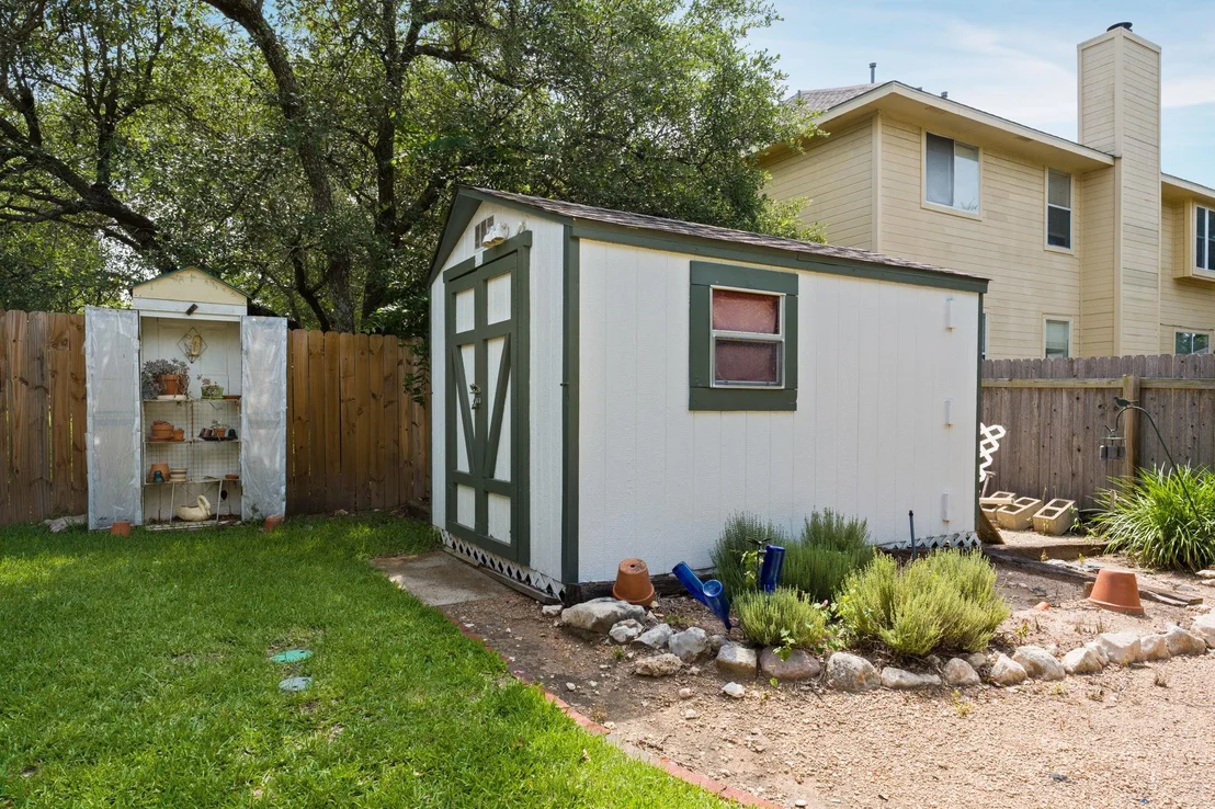 Photo of 810 Hilltop DR