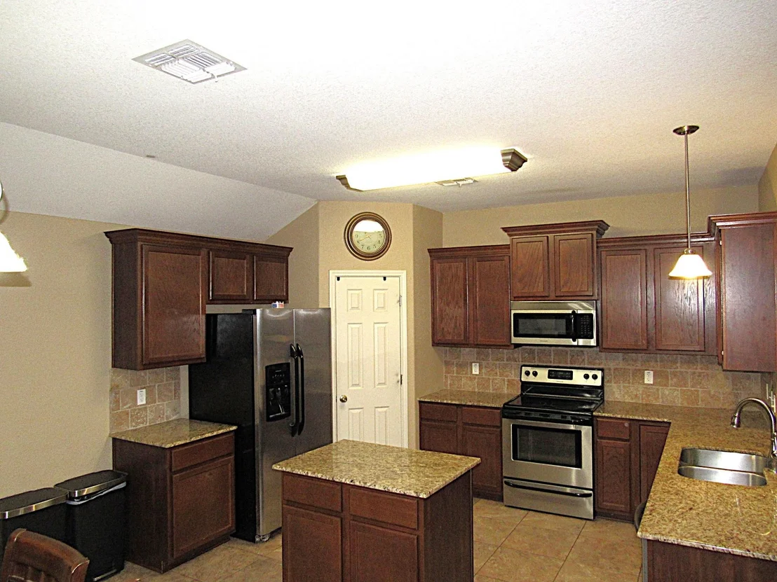Photo of 911 Stonebrook DR