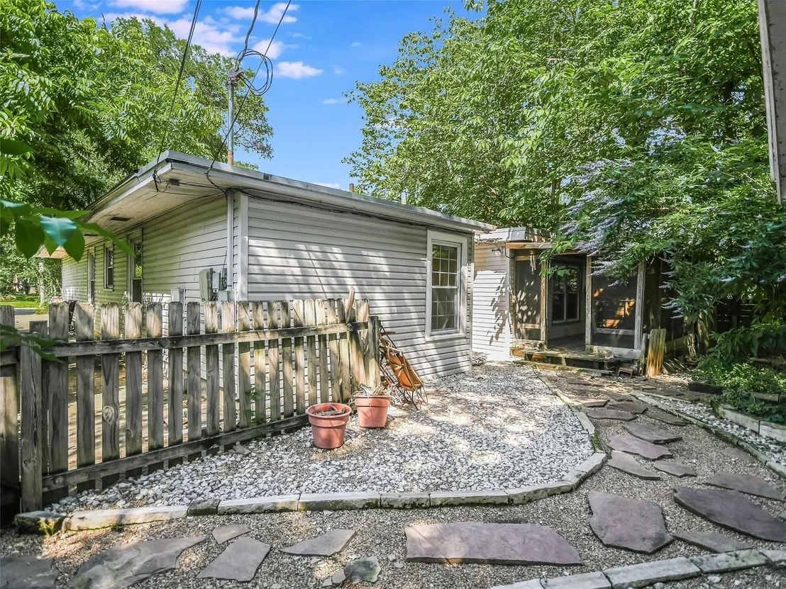 Photo of 2103 Tower DR
