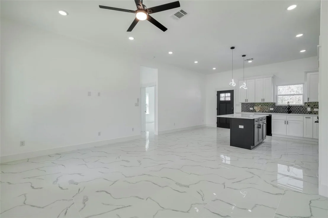 Photo of 121 Diamond Head DR
