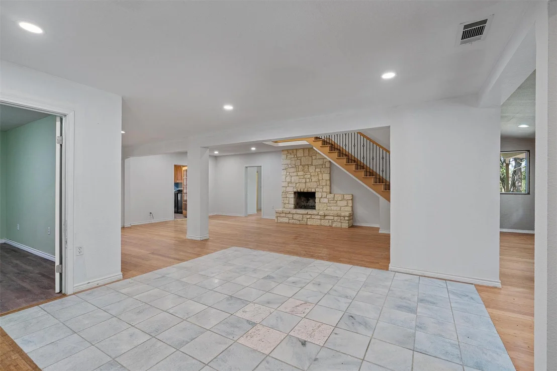 Photo of 601 Deertrail DR