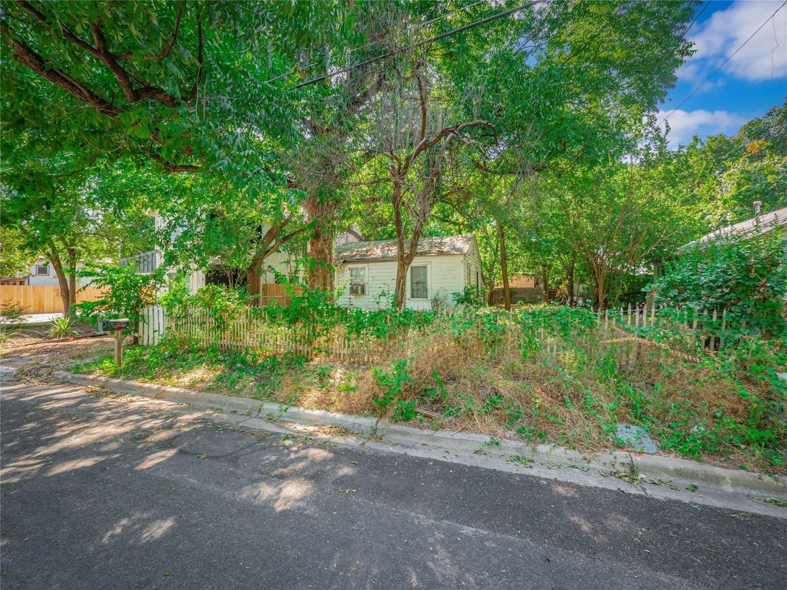 Photo of 505 & 507 Vermont RD