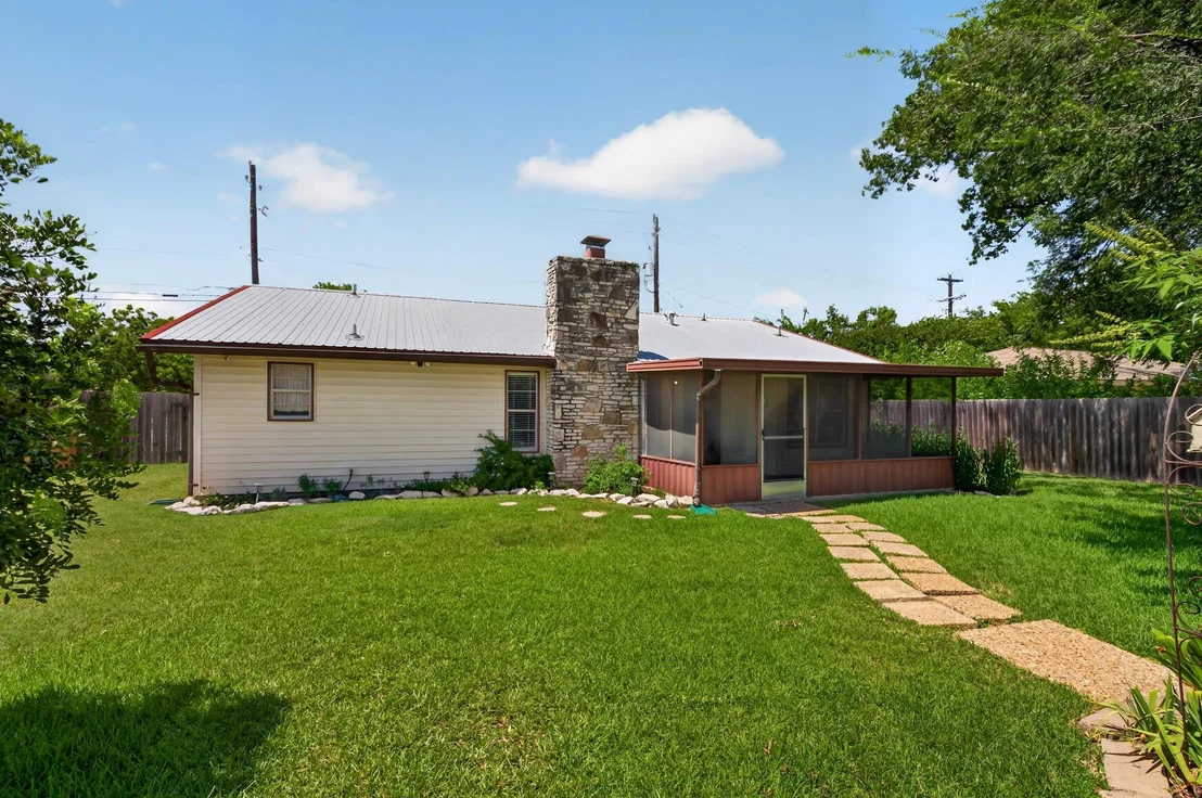 Photo of 600 E Central DR