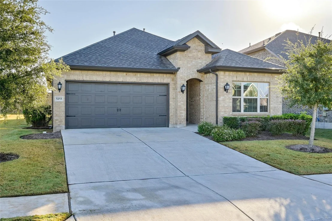 Photo of 5253 Lusso TRL
