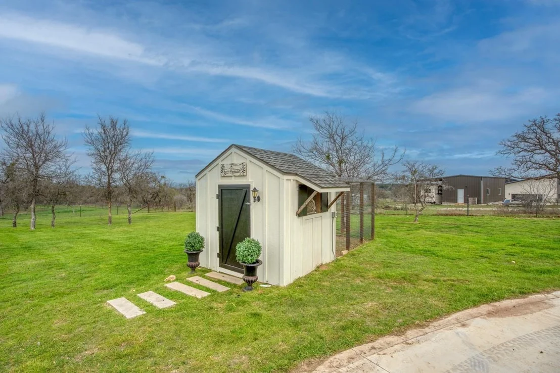 Photo of 104 Schoolhouse LN