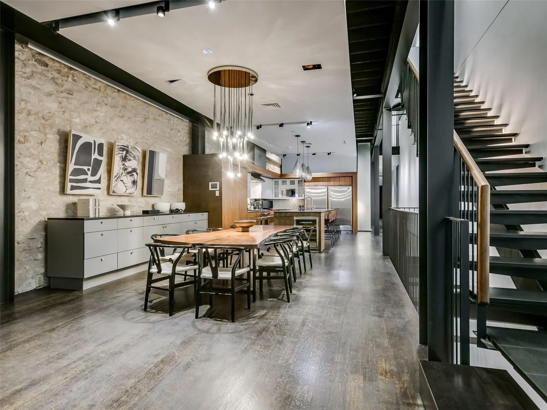 Photo of 811 Congress Ave