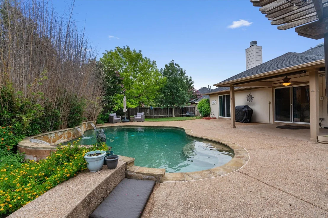 Photo of 903 Ridgemont CIR