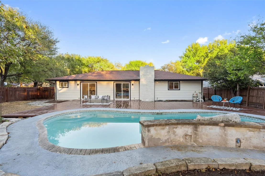 Photo of 9804 OAK HOLLOW DR