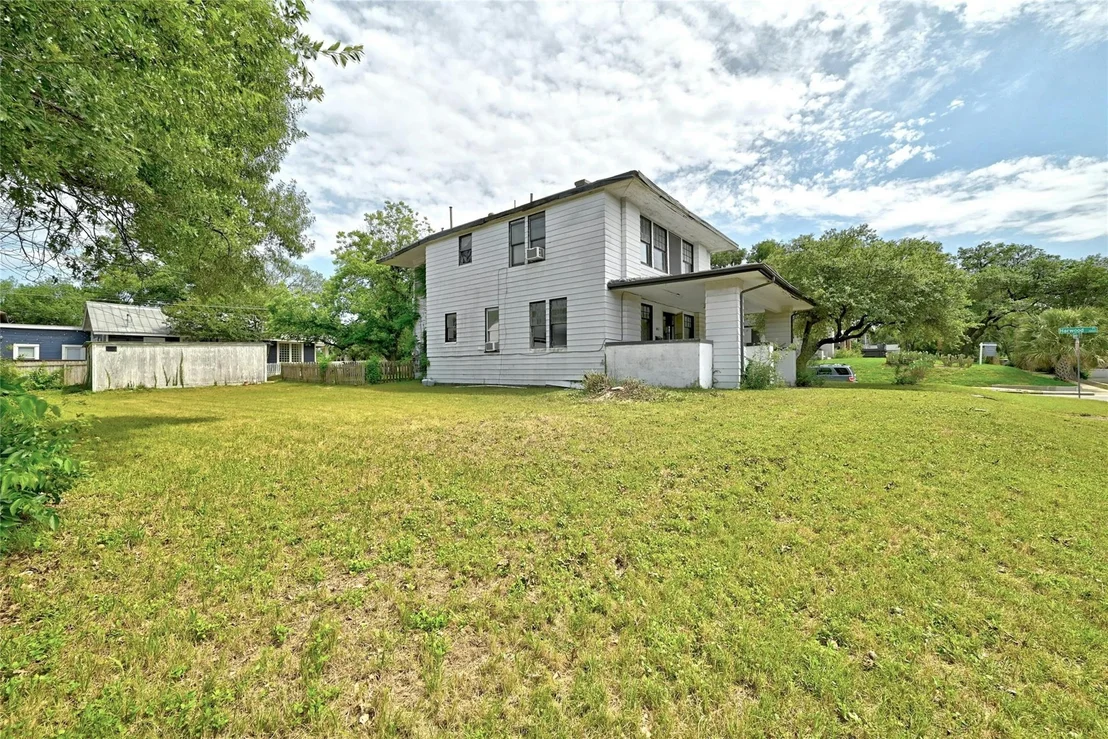 Photo of 1107 Travis Heights BLVD
