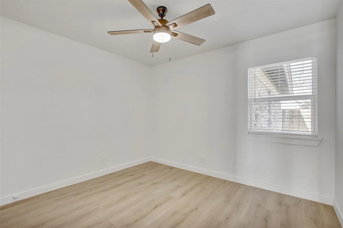 Photo of Unit B at 1402 Valleyridge CIR