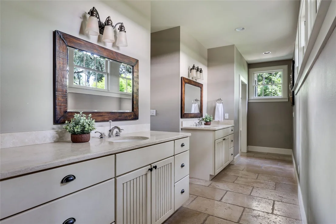 Photo of 4705 Fairview DR