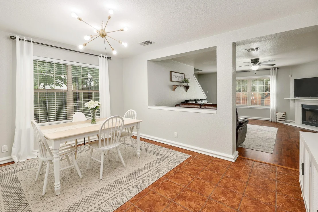 Photo of 335 Mistletoe LN