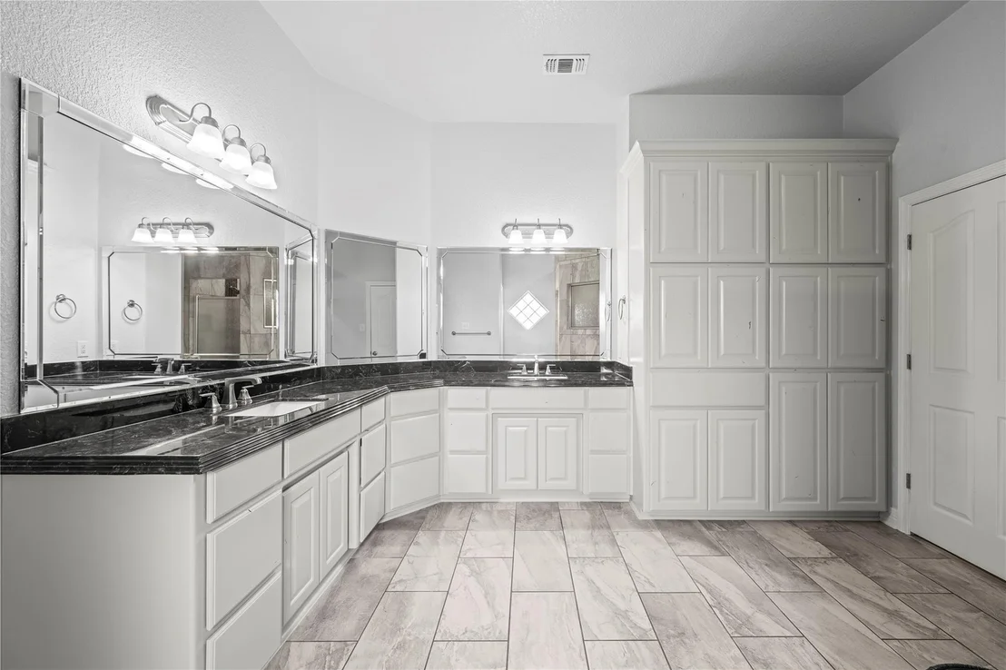 Photo of 4906 Deerwood LOOP