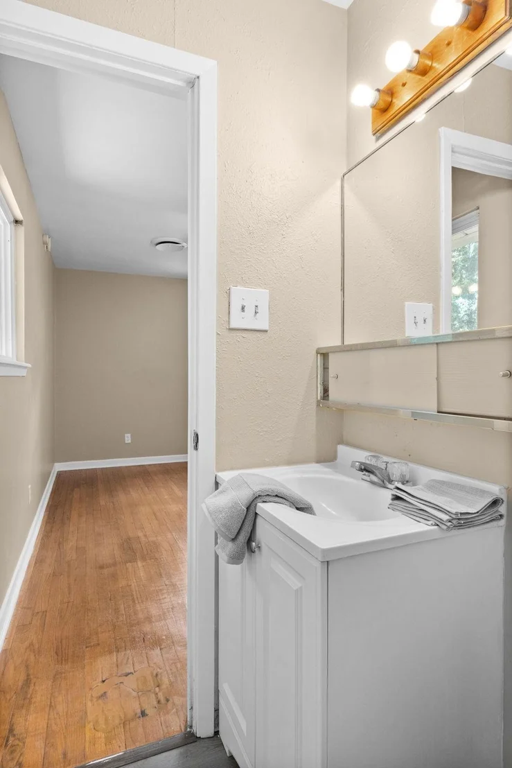 Photo of 1301 West LN