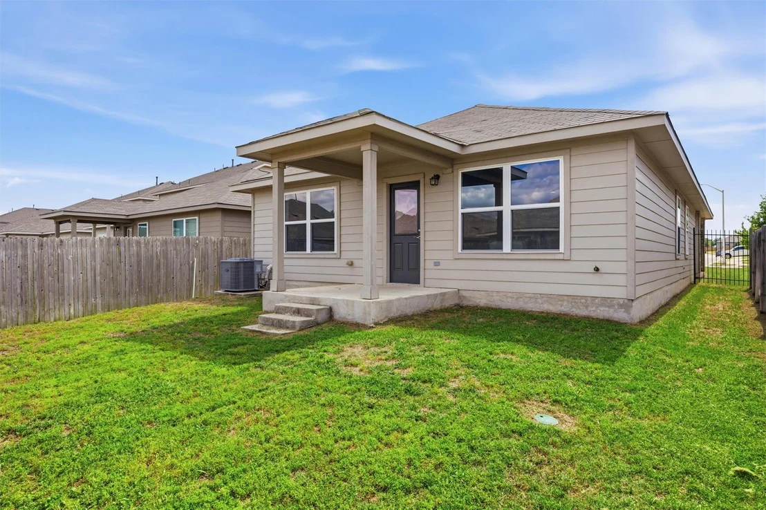 Photo of 201 Yoakum ST
