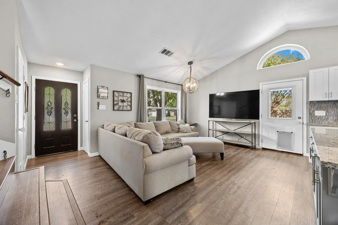 Photo of 806 Brook BND