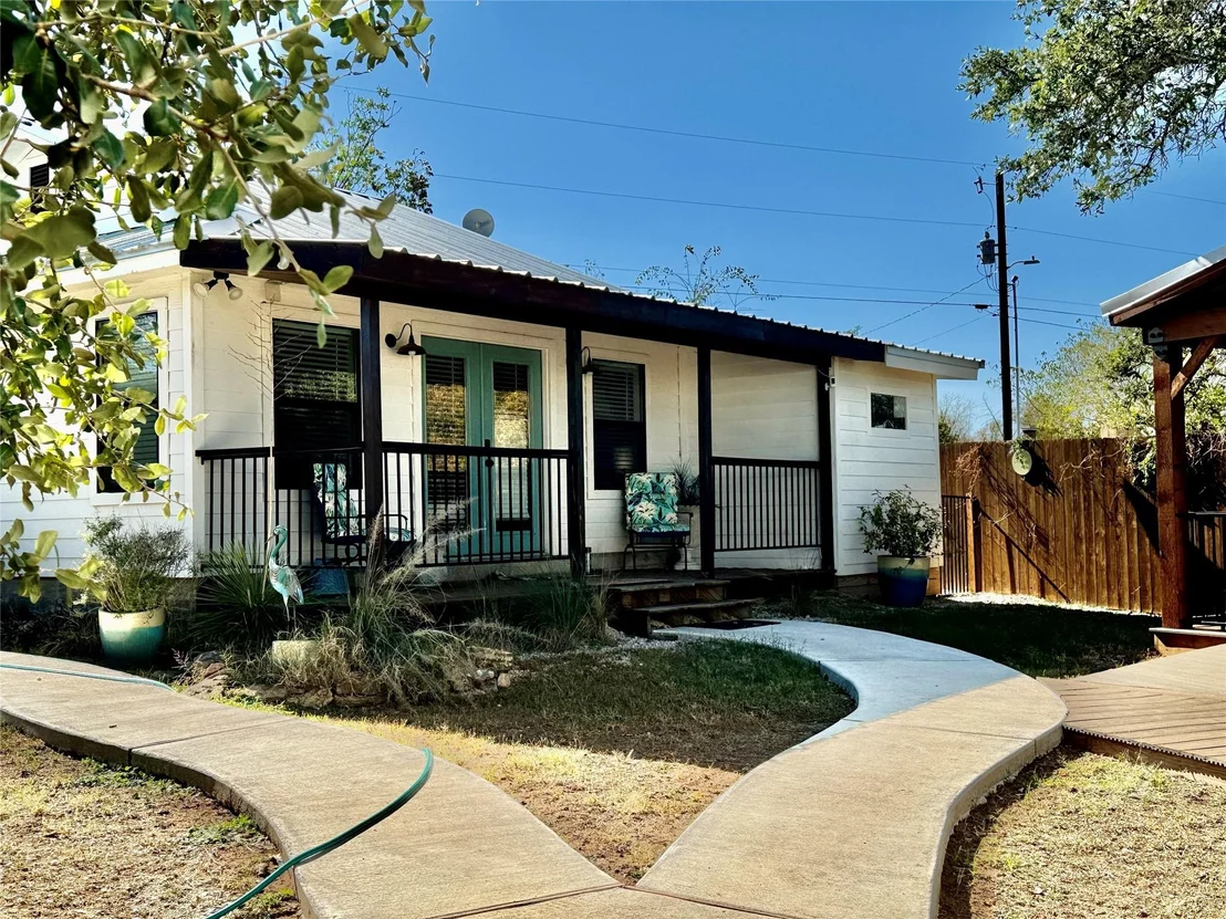 Photo of 800 Lakeway