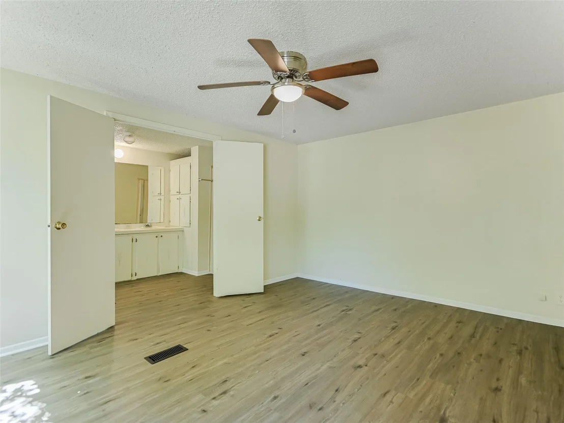 Photo of 12965 River RD