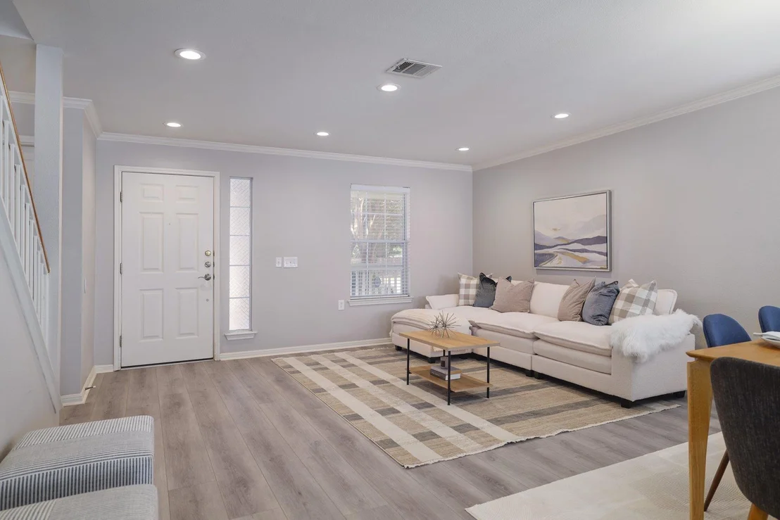 Photo of 412 Colonial Park BLVD