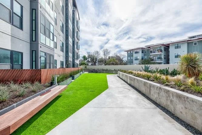 Photo of Unit 116 at 800 Embassy DR