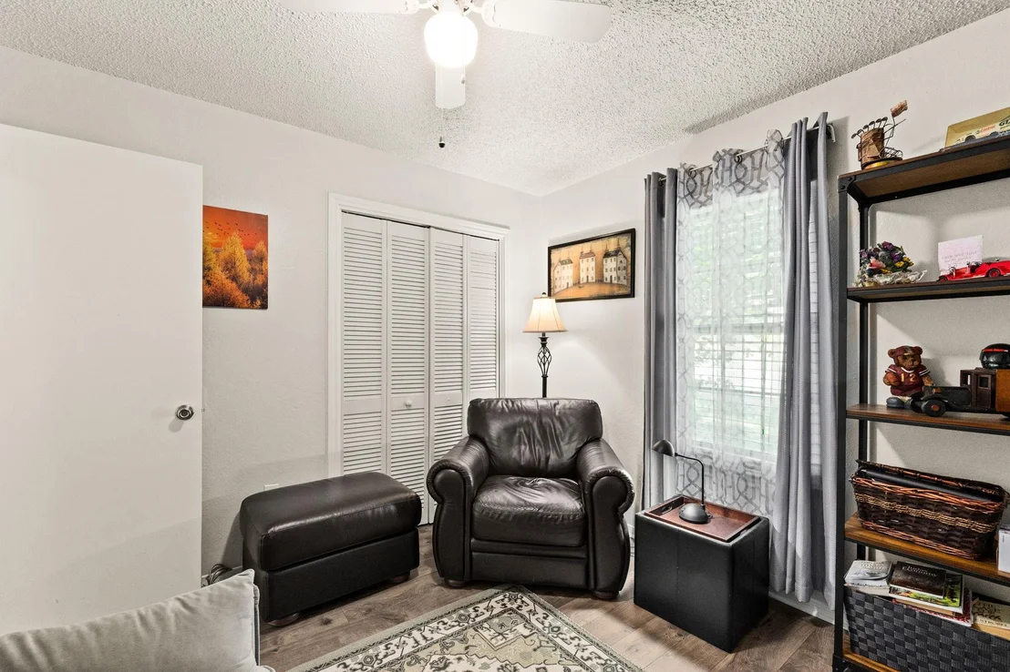 Photo of 908 Marilyn DR