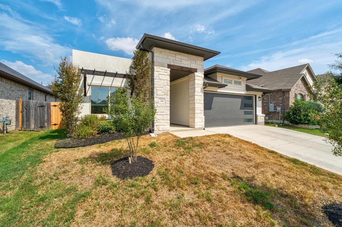 Photo of 221 Short Leaf DR