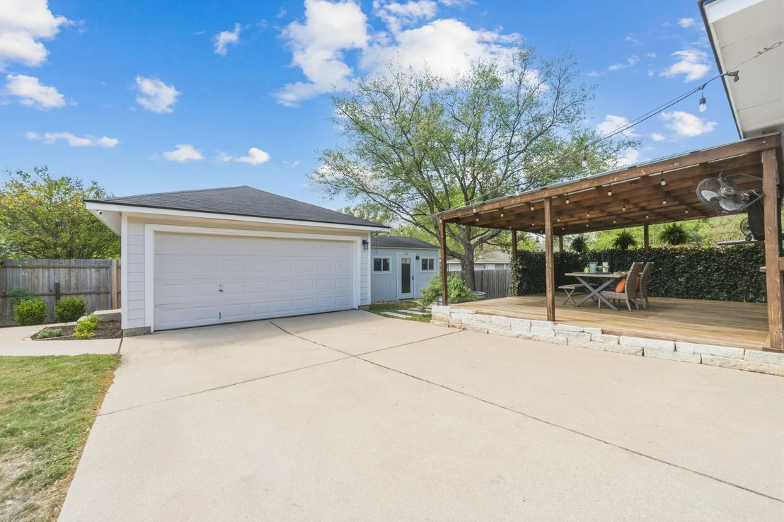 Photo of 236 Bradfield DR