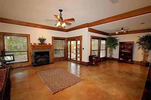 Photo of 303 Willow Wood DR