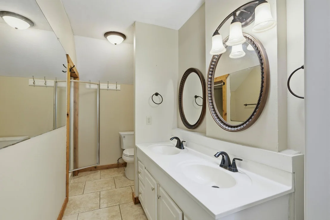 Photo of 903 SUMMIT CRES