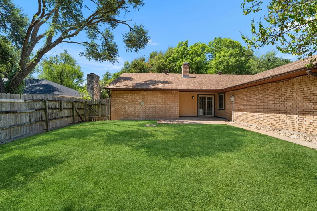 Photo of 2202 Winchester DR