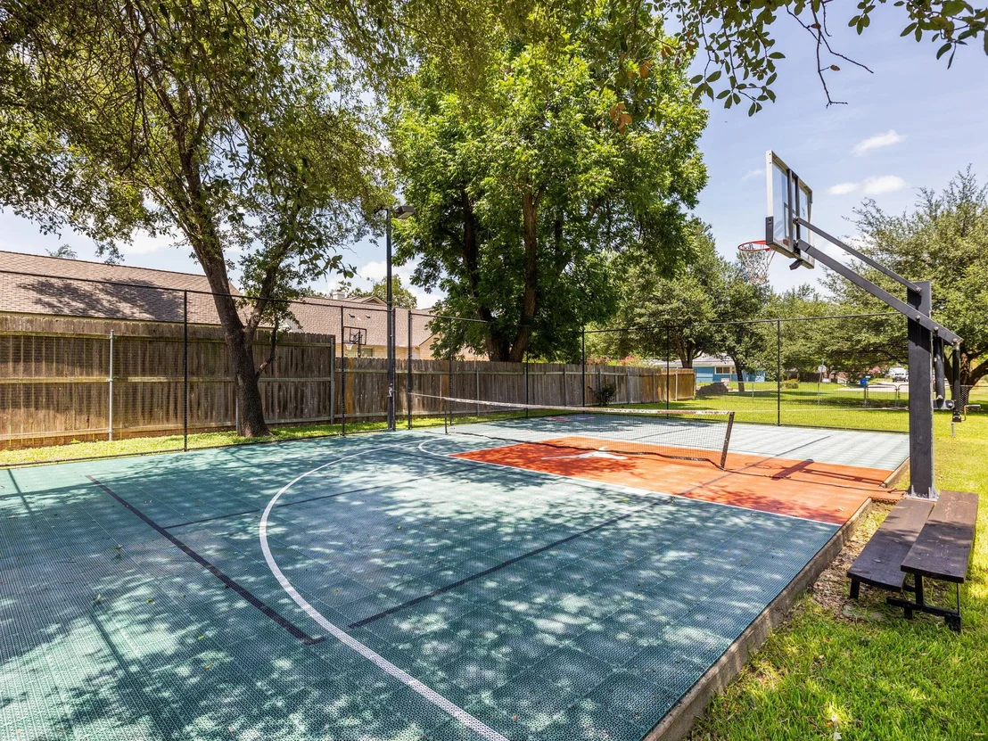 Photo of 1220 W Lake DR
