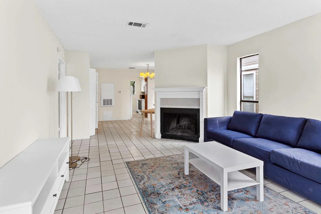 Photo of 1907 W LOOP