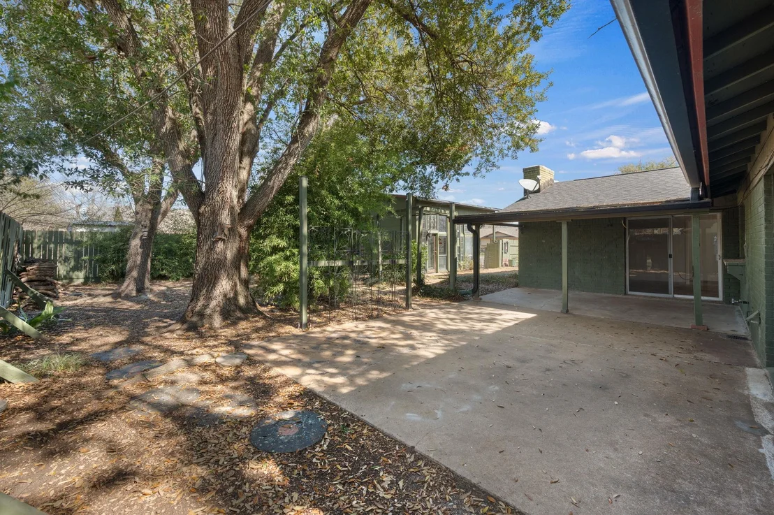 Photo of 1400 Summit CIR