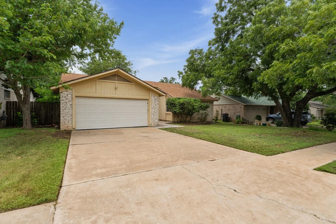 Photo of 10218 Missel Thrush DR