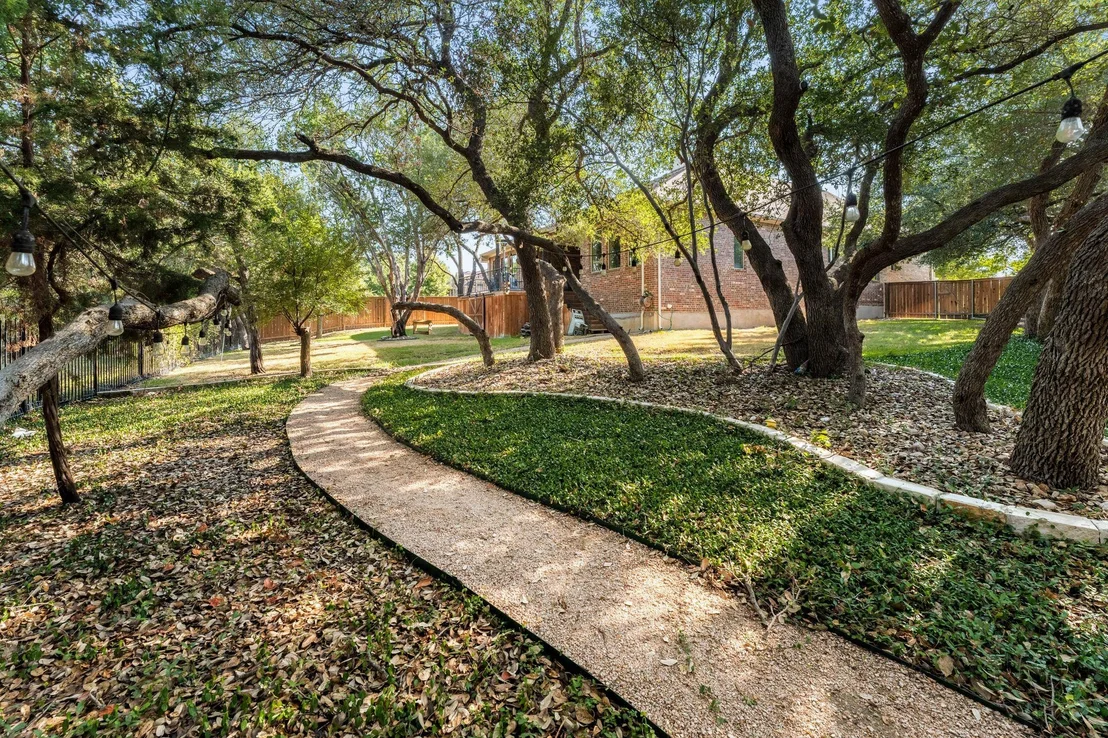 Photo of 140 Lake Rim CIR