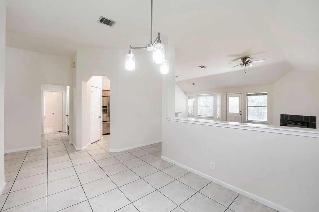 Photo of 409 Willowbrook DR