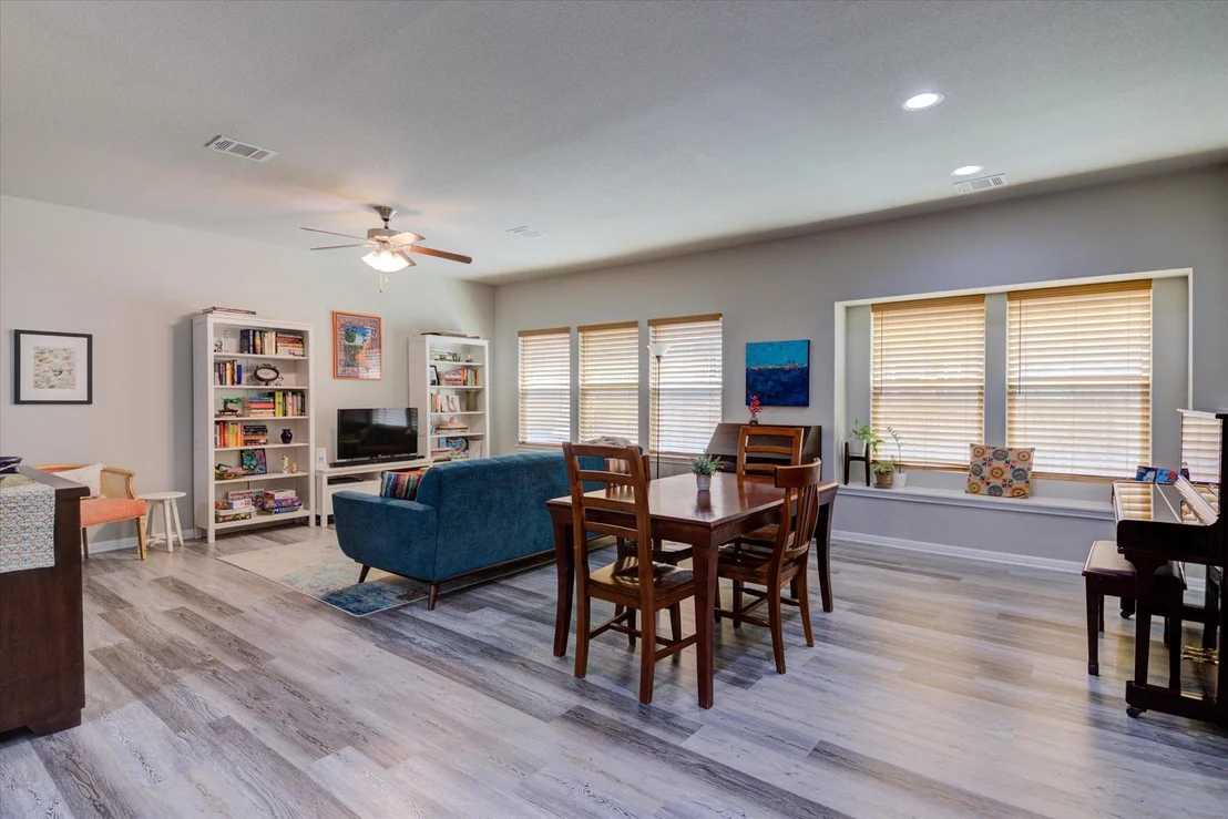 Photo of 10312 Bankhead DR