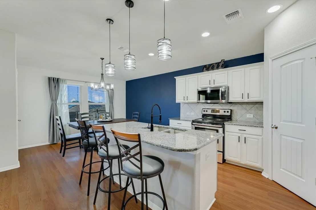 Photo of 725 Pinnacle DR