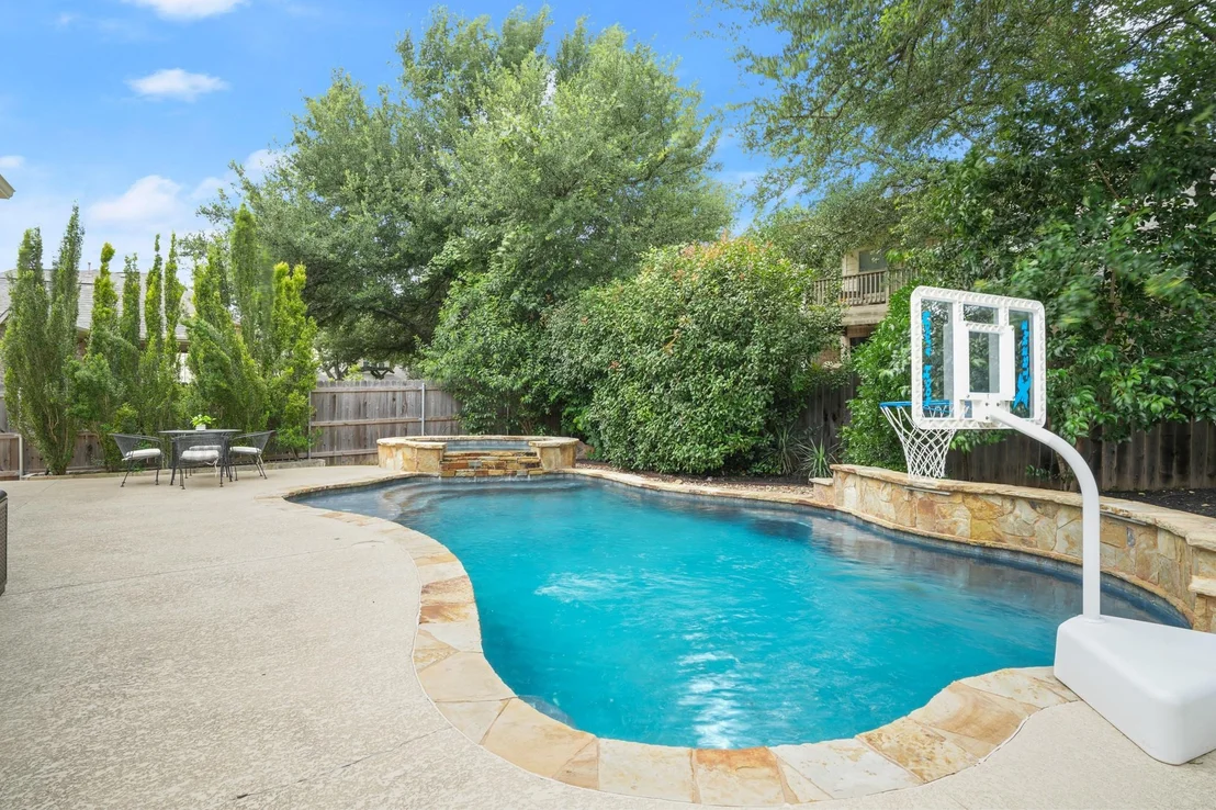Photo of 606 Victoria DR