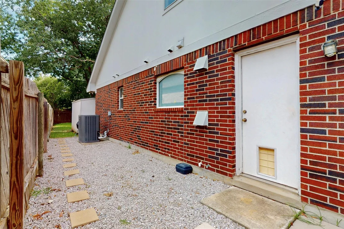 Photo of 5008 Barlow DR