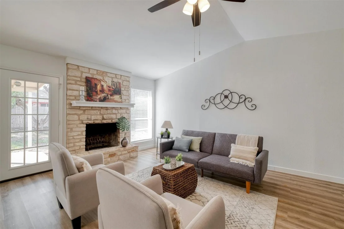 Photo of 1000 Spring Tree ST