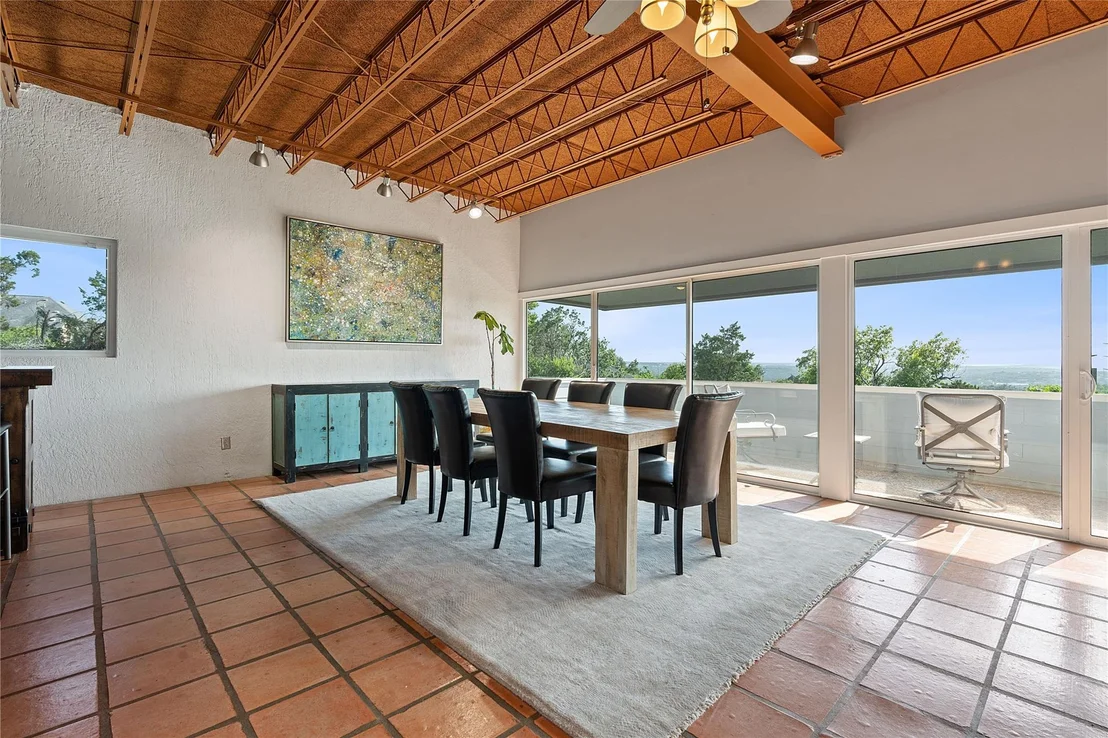 Photo of 913 Dartmoor DR