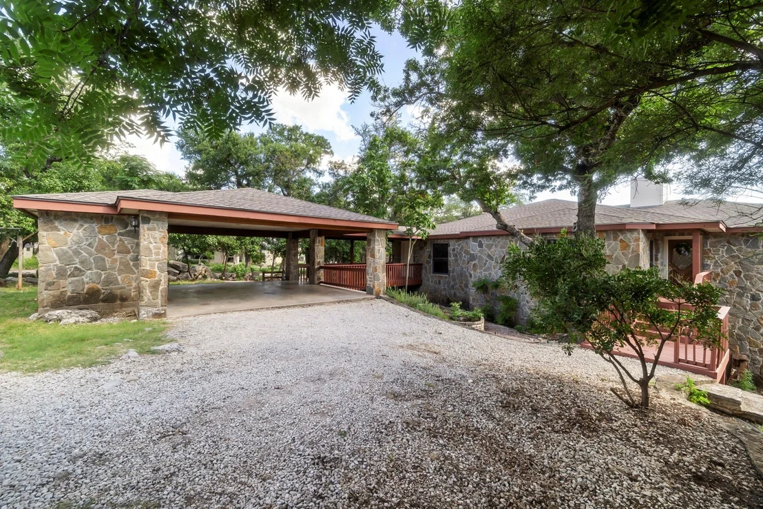Photo of 18409 Lakepoint CV